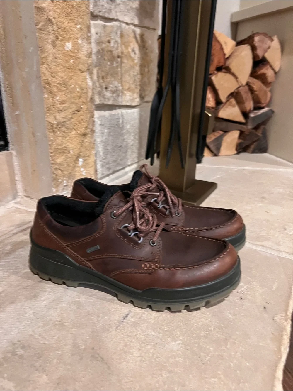 Ecco provides outfits that
